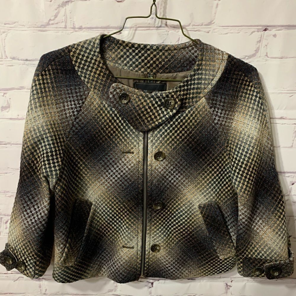 BCBG MaxAzria cropped medium coat